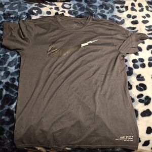 Nike Men’s Charcoal Gray Short Sleeve Graphic Tee